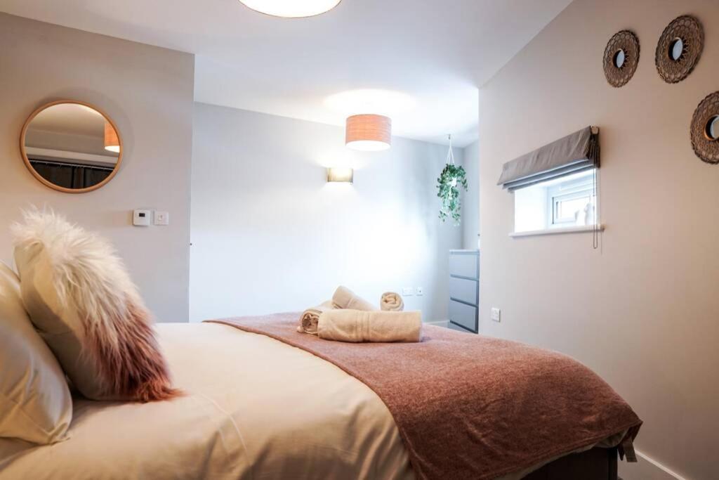 Beautiful 3 Bedroom Apartment By The Sea New Quay Екстериор снимка