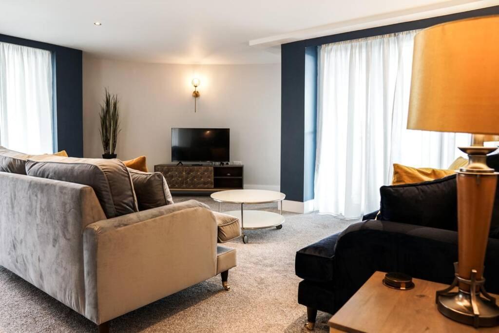 Beautiful 3 Bedroom Apartment By The Sea New Quay Екстериор снимка