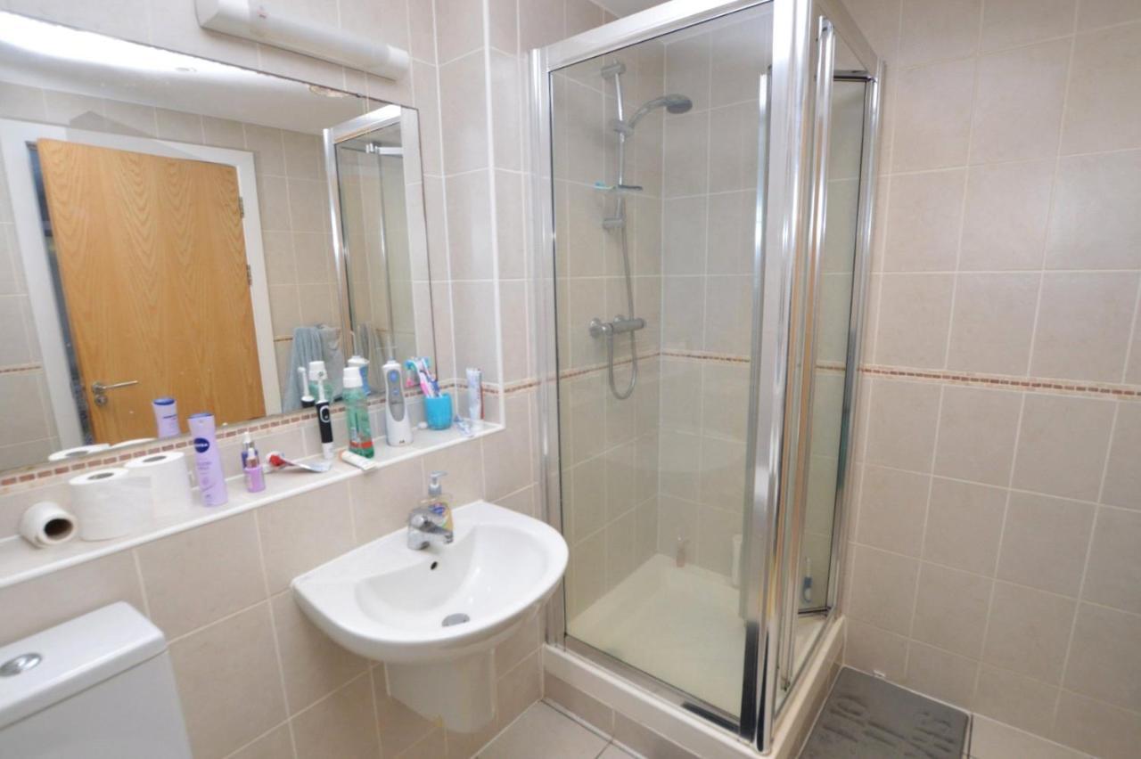 Beautiful 3 Bedroom Apartment By The Sea New Quay Екстериор снимка