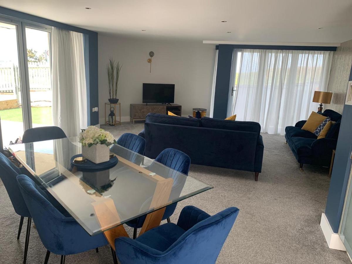 Beautiful 3 Bedroom Apartment By The Sea New Quay Екстериор снимка