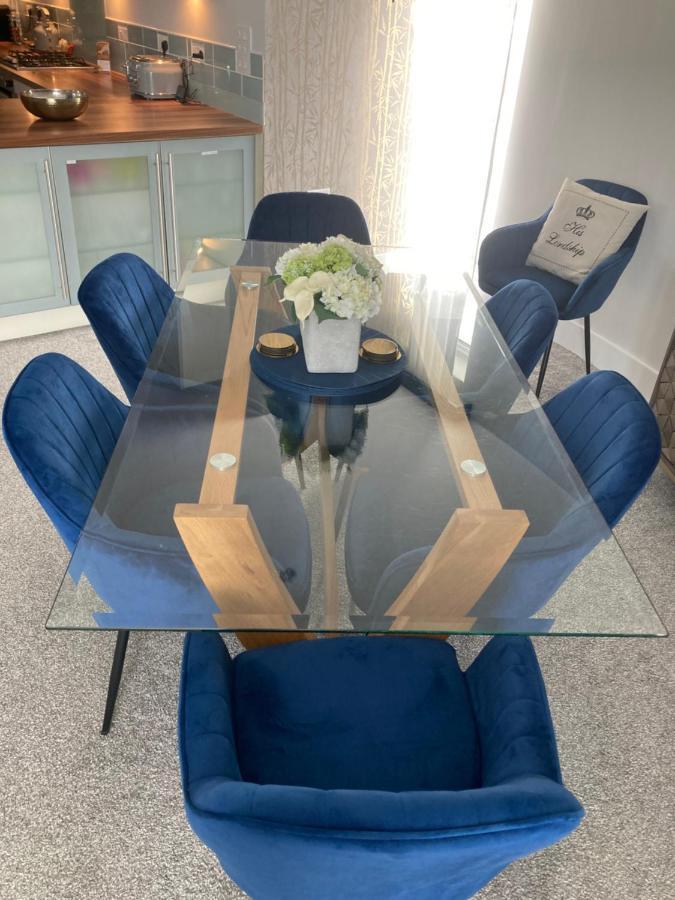 Beautiful 3 Bedroom Apartment By The Sea New Quay Екстериор снимка